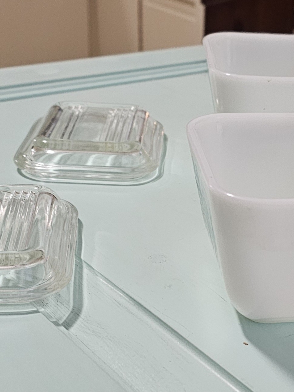 Vintage Pyrex Amish Butterprint Dishes - Picture 6 of 9